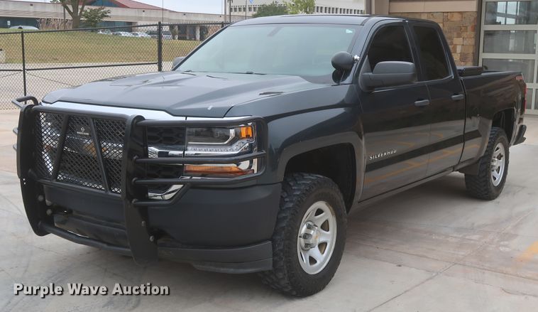 image for item HW9020 2017 Chevrolet Silverado 1500  Double Cab pickup truck