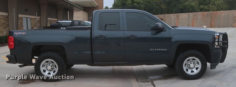 image for item HW9020 2017 Chevrolet Silverado 1500  Double Cab pickup truck