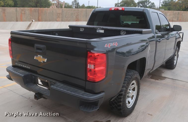 image for item HW9020 2017 Chevrolet Silverado 1500  Double Cab pickup truck