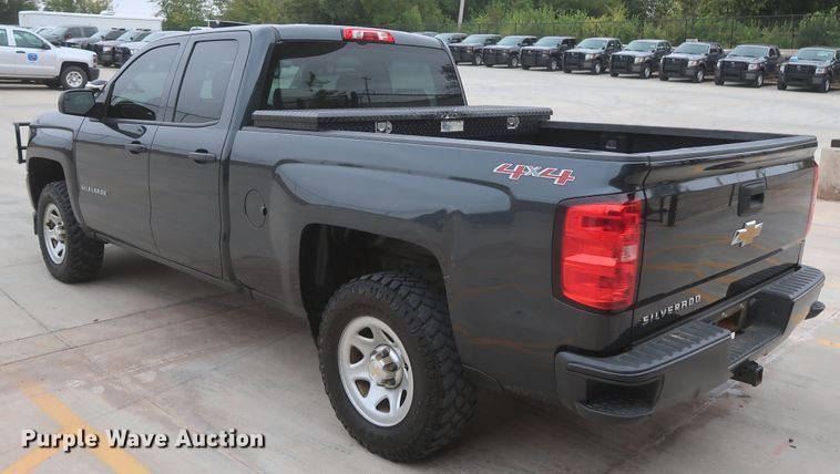 image for item HW9020 2017 Chevrolet Silverado 1500  Double Cab pickup truck