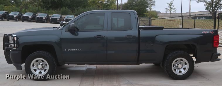 image for item HW9020 2017 Chevrolet Silverado 1500  Double Cab pickup truck