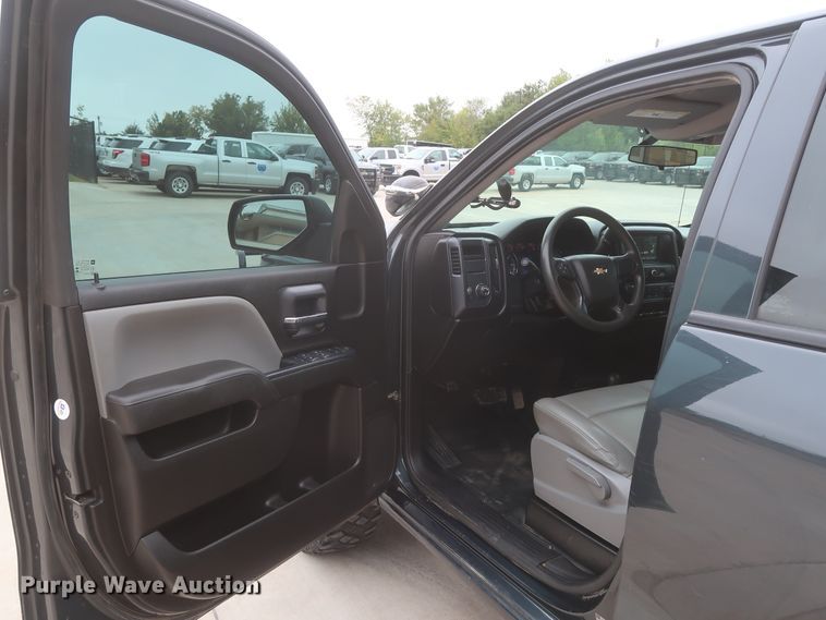 image for item HW9020 2017 Chevrolet Silverado 1500  Double Cab pickup truck