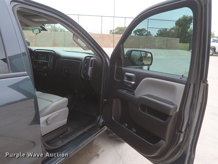 image for item HW9020 2017 Chevrolet Silverado 1500  Double Cab pickup truck