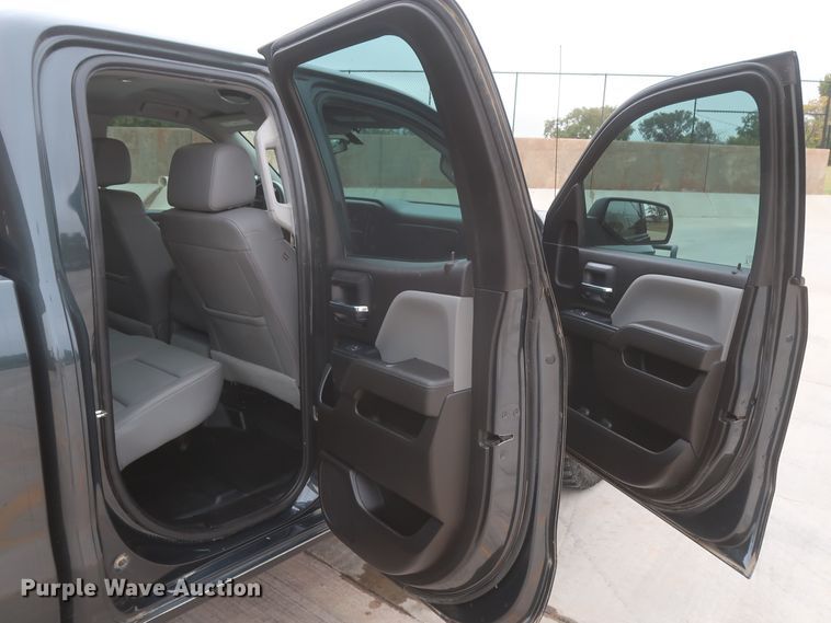 image for item HW9020 2017 Chevrolet Silverado 1500  Double Cab pickup truck