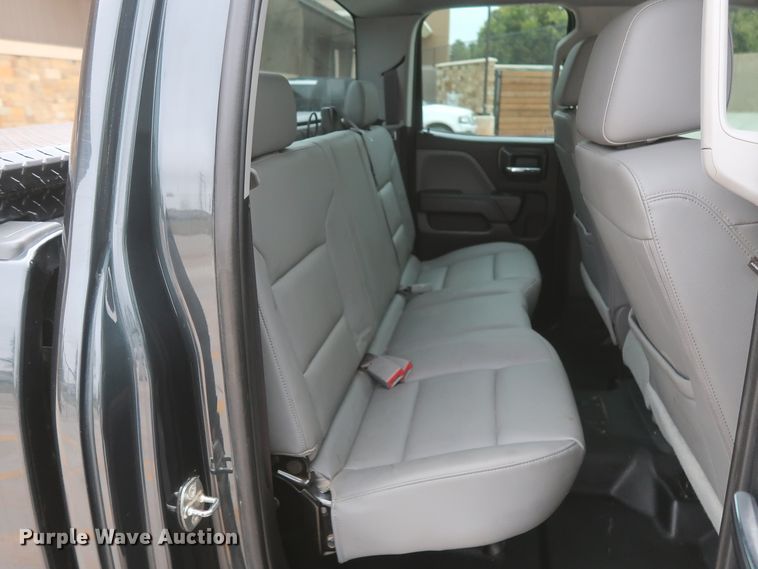 image for item HW9020 2017 Chevrolet Silverado 1500  Double Cab pickup truck