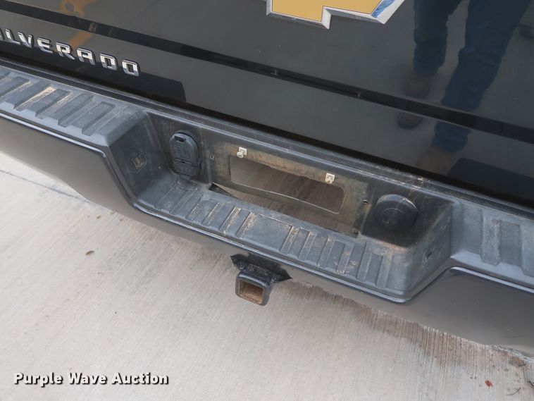 image for item HW9020 2017 Chevrolet Silverado 1500  Double Cab pickup truck