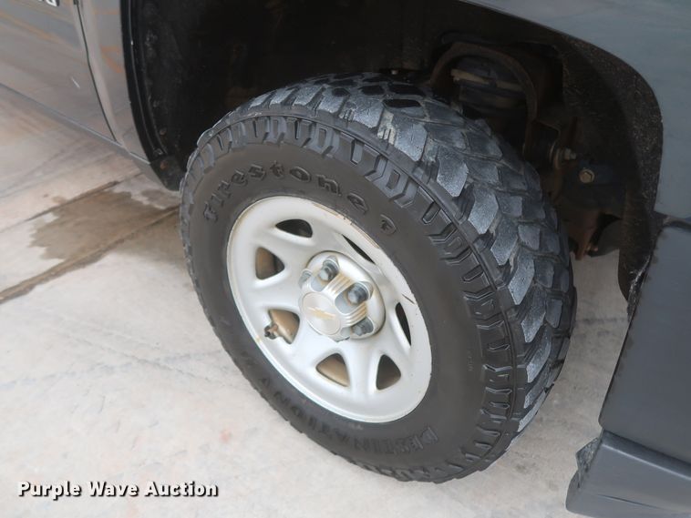 image for item HW9020 2017 Chevrolet Silverado 1500  Double Cab pickup truck