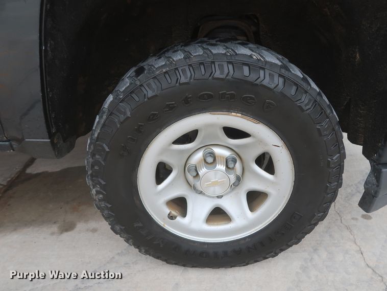 image for item HW9020 2017 Chevrolet Silverado 1500  Double Cab pickup truck