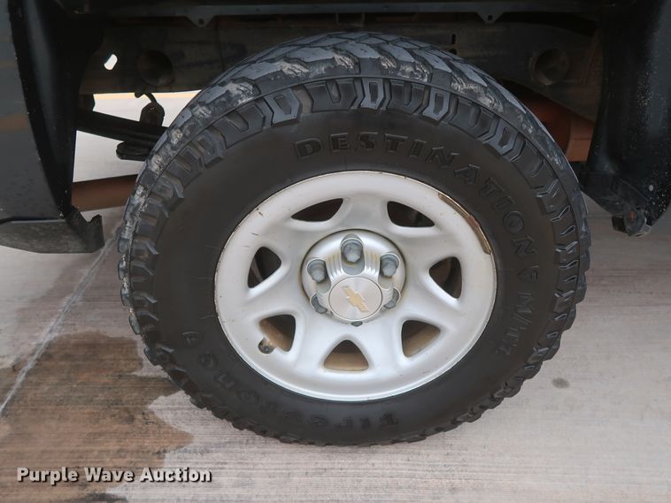 image for item HW9020 2017 Chevrolet Silverado 1500  Double Cab pickup truck