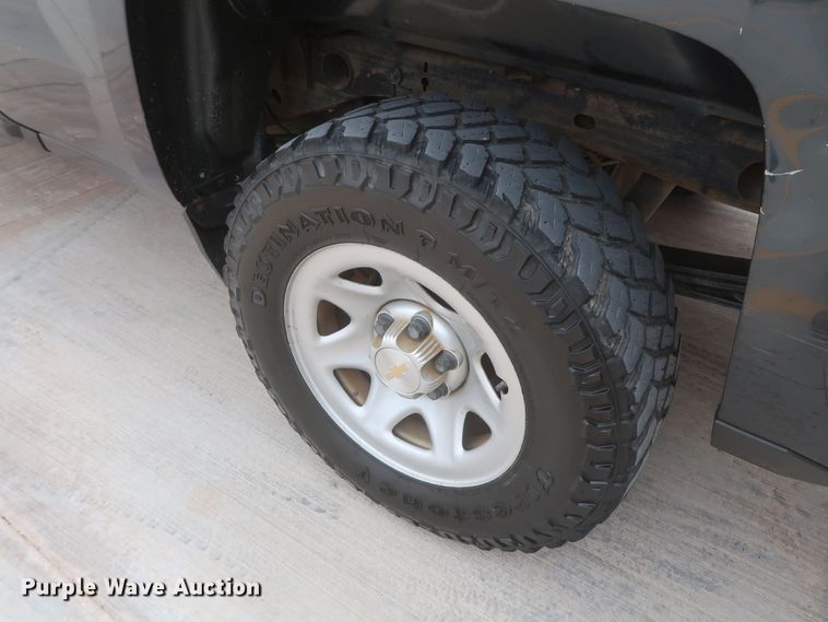 image for item HW9020 2017 Chevrolet Silverado 1500  Double Cab pickup truck