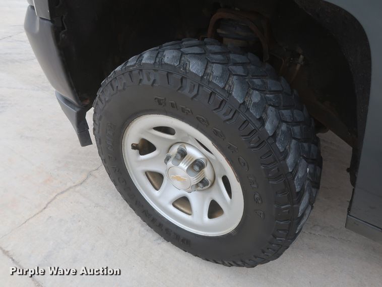 image for item HW9020 2017 Chevrolet Silverado 1500  Double Cab pickup truck