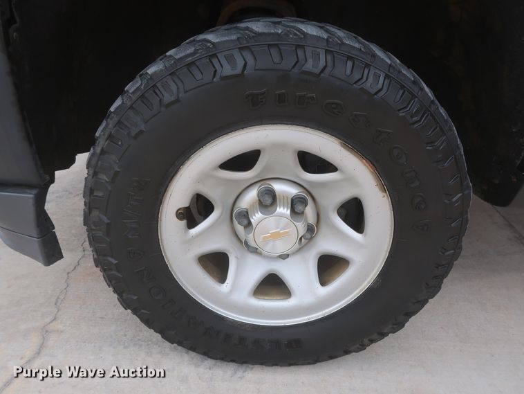 image for item HW9020 2017 Chevrolet Silverado 1500  Double Cab pickup truck