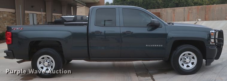 image for item HW9021 2018 Chevrolet Silverado 1500  Double Cab pickup truck