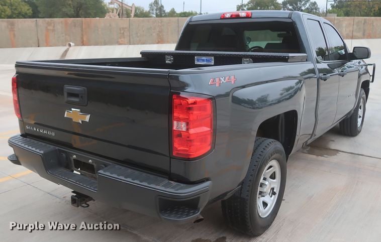 image for item HW9021 2018 Chevrolet Silverado 1500  Double Cab pickup truck