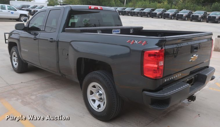 image for item HW9021 2018 Chevrolet Silverado 1500  Double Cab pickup truck