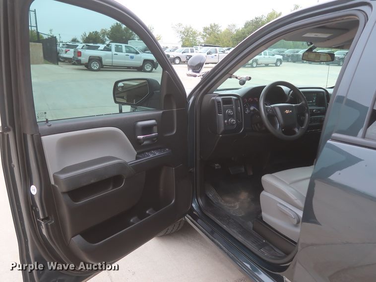 image for item HW9021 2018 Chevrolet Silverado 1500  Double Cab pickup truck