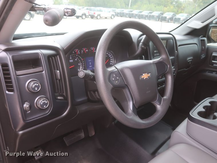 image for item HW9021 2018 Chevrolet Silverado 1500  Double Cab pickup truck