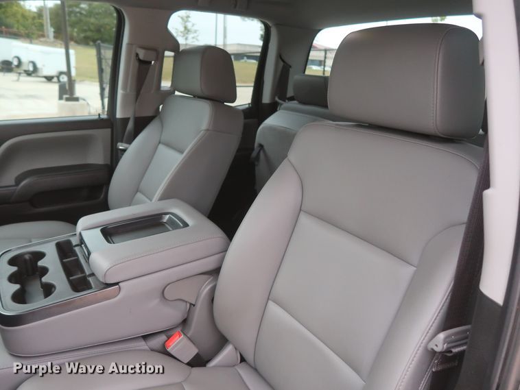 image for item HW9021 2018 Chevrolet Silverado 1500  Double Cab pickup truck