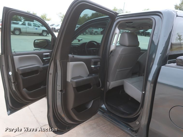 image for item HW9021 2018 Chevrolet Silverado 1500  Double Cab pickup truck