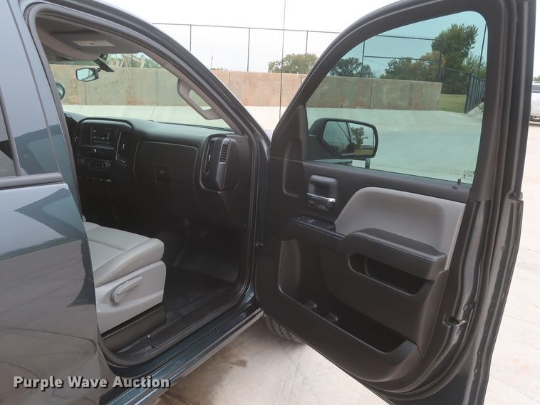 image for item HW9021 2018 Chevrolet Silverado 1500  Double Cab pickup truck