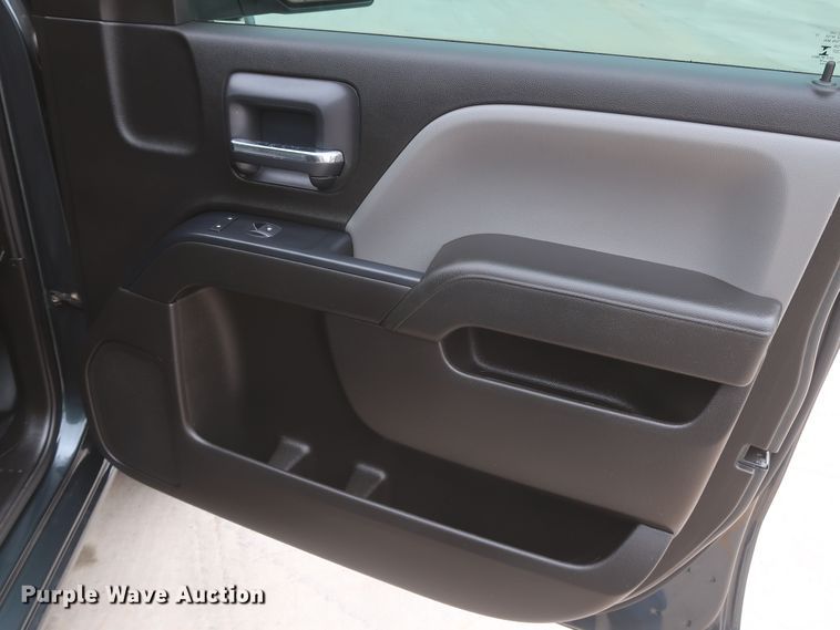 image for item HW9021 2018 Chevrolet Silverado 1500  Double Cab pickup truck