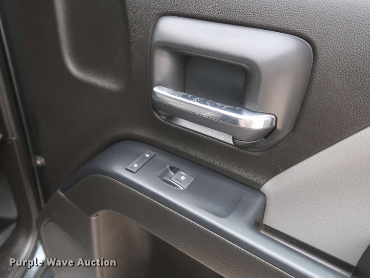 image for item HW9021 2018 Chevrolet Silverado 1500  Double Cab pickup truck