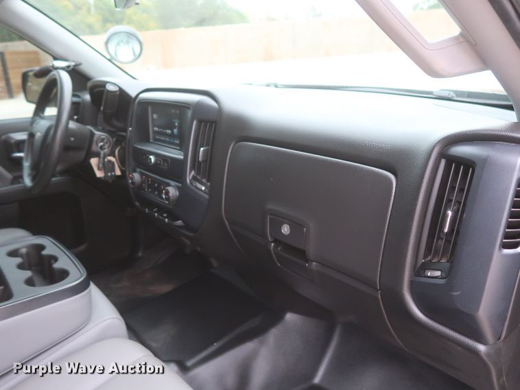 image for item HW9021 2018 Chevrolet Silverado 1500  Double Cab pickup truck