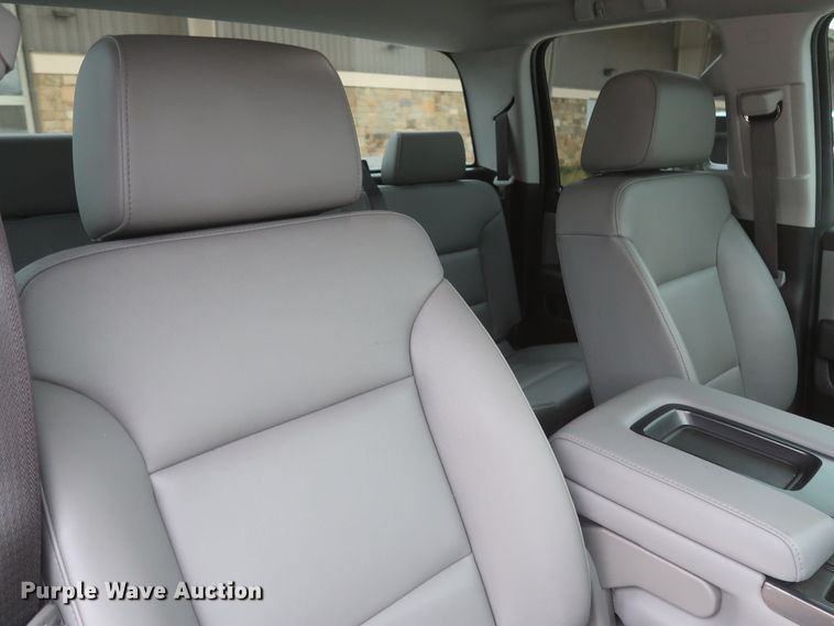 image for item HW9021 2018 Chevrolet Silverado 1500  Double Cab pickup truck