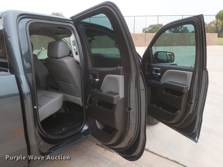 image for item HW9021 2018 Chevrolet Silverado 1500  Double Cab pickup truck