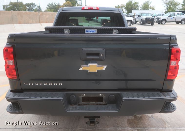 image for item HW9021 2018 Chevrolet Silverado 1500  Double Cab pickup truck