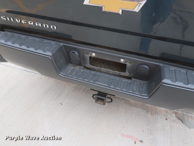 image for item HW9021 2018 Chevrolet Silverado 1500  Double Cab pickup truck