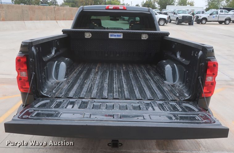 image for item HW9021 2018 Chevrolet Silverado 1500  Double Cab pickup truck