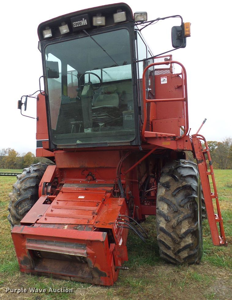 image for item DC2902 1988 Case IH 1640  Axial-Flow RWA combine