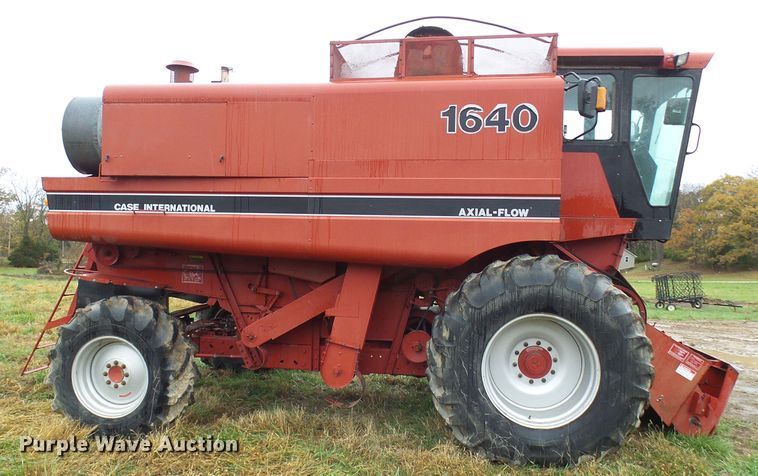 image for item DC2902 1988 Case IH 1640  Axial-Flow RWA combine