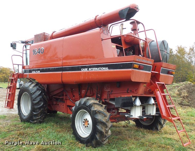 image for item DC2902 1988 Case IH 1640  Axial-Flow RWA combine