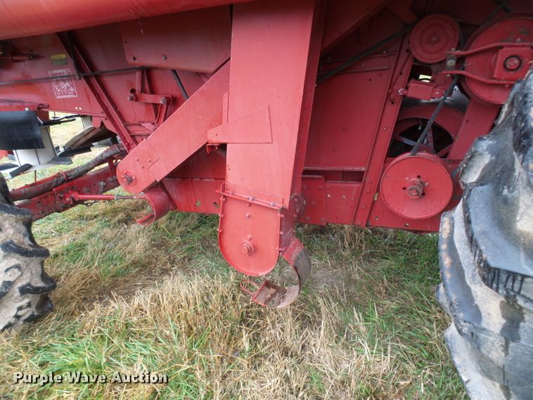 image for item DC2902 1988 Case IH 1640  Axial-Flow RWA combine
