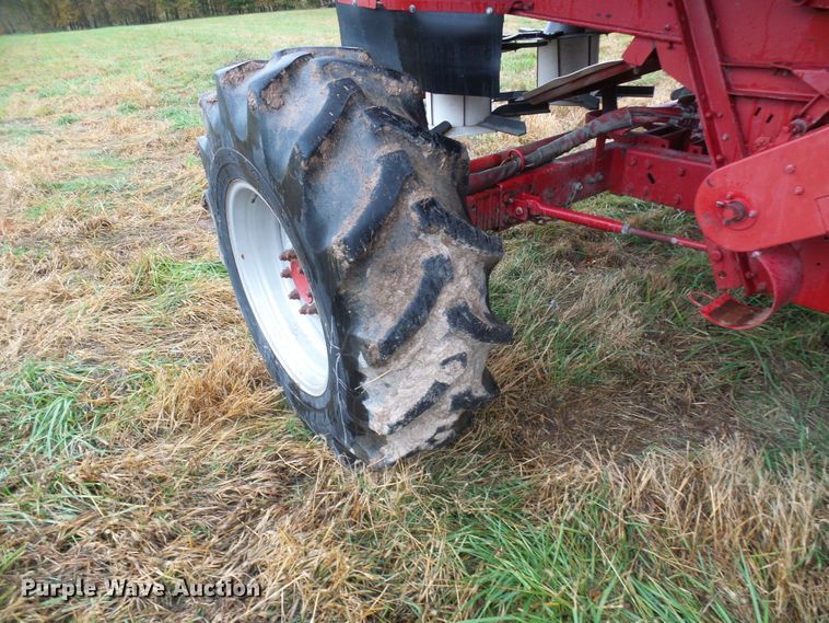 image for item DC2902 1988 Case IH 1640  Axial-Flow RWA combine