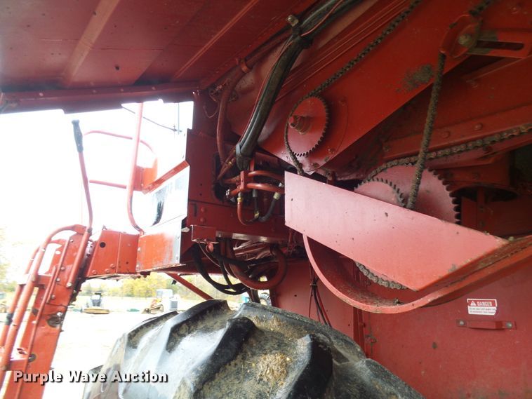 image for item DC2902 1988 Case IH 1640  Axial-Flow RWA combine