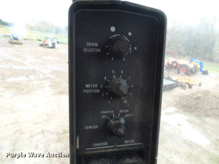 image for item DC2902 1988 Case IH 1640  Axial-Flow RWA combine