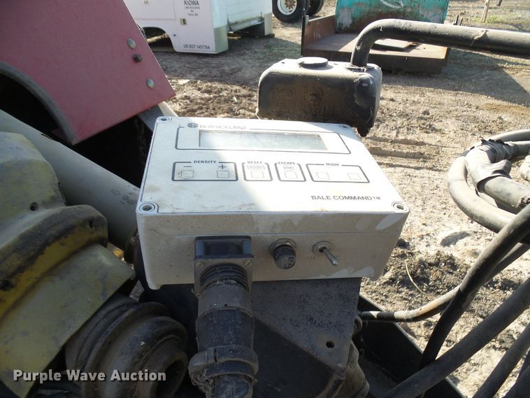 image for item DC2933 1998 New Holland 590  large square baler