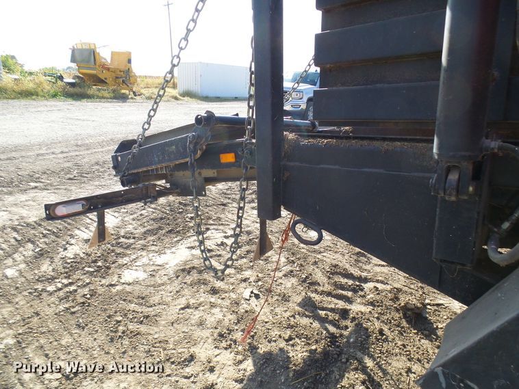 image for item DC2933 1998 New Holland 590  large square baler