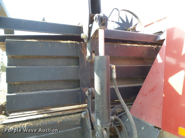 image for item DC2933 1998 New Holland 590  large square baler