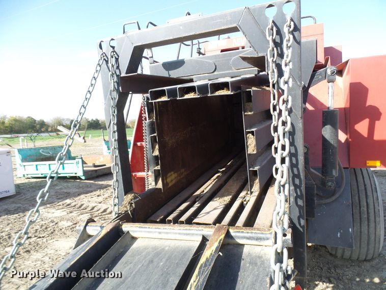 image for item DC2933 1998 New Holland 590  large square baler