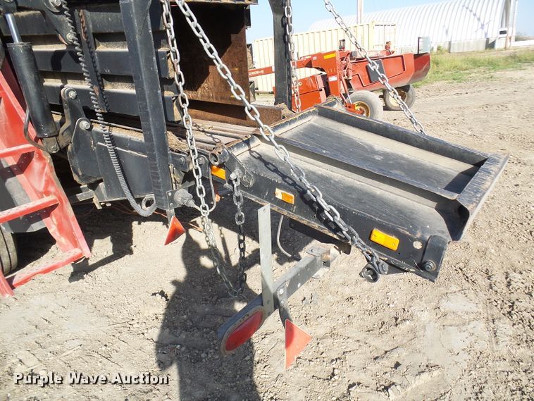 image for item DC2933 1998 New Holland 590  large square baler