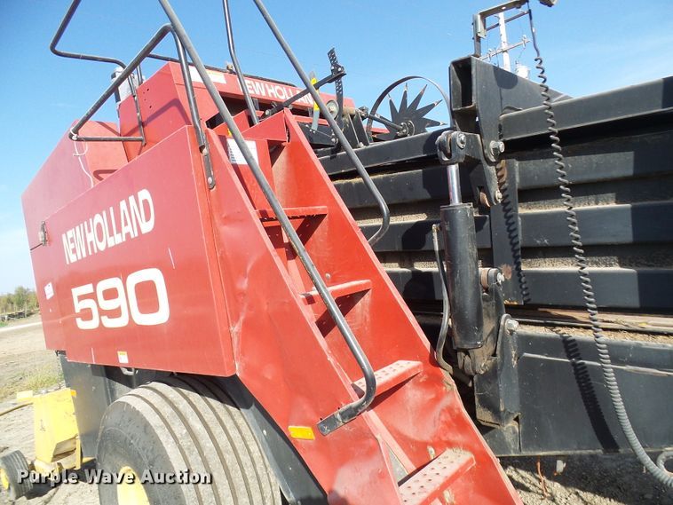image for item DC2933 1998 New Holland 590  large square baler