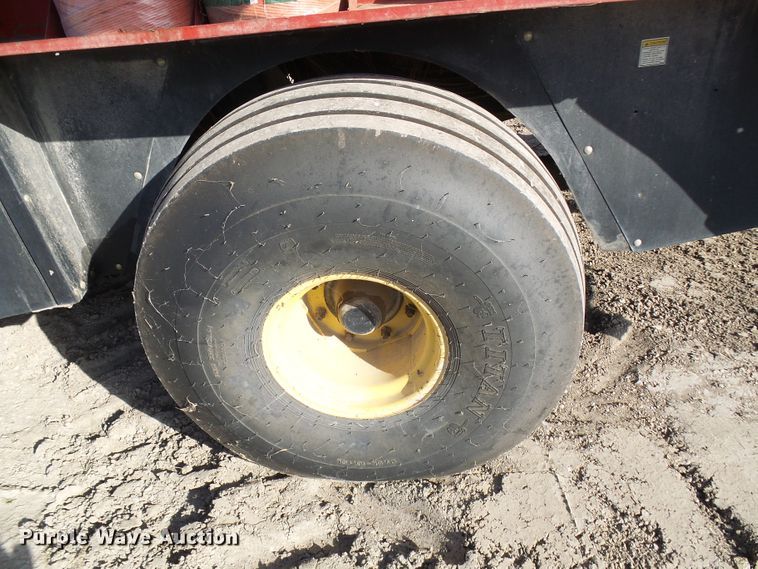 image for item DC2933 1998 New Holland 590  large square baler