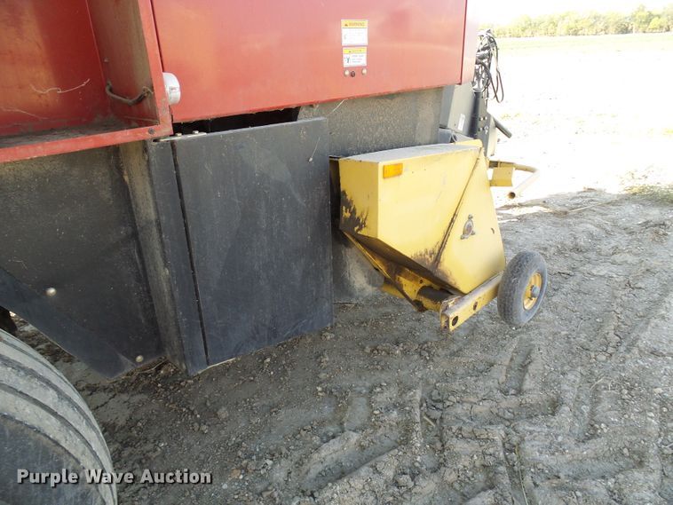 image for item DC2933 1998 New Holland 590  large square baler