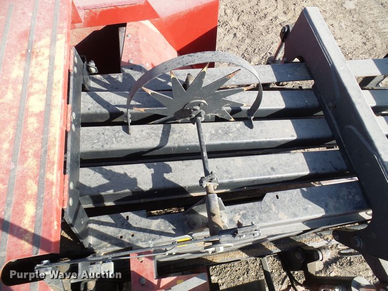 image for item DC2933 1998 New Holland 590  large square baler