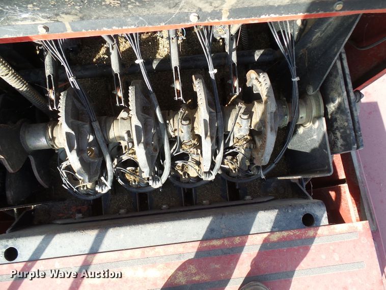 image for item DC2933 1998 New Holland 590  large square baler