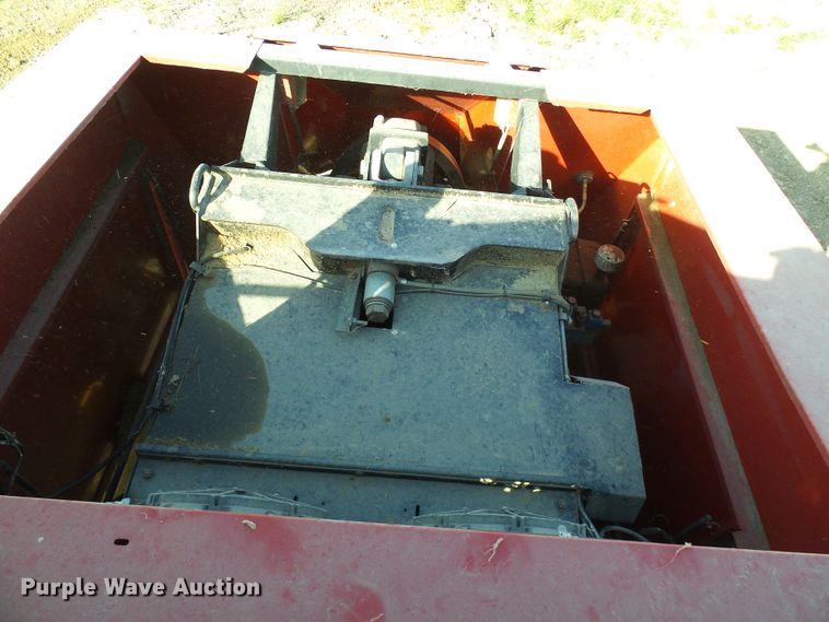 image for item DC2933 1998 New Holland 590  large square baler